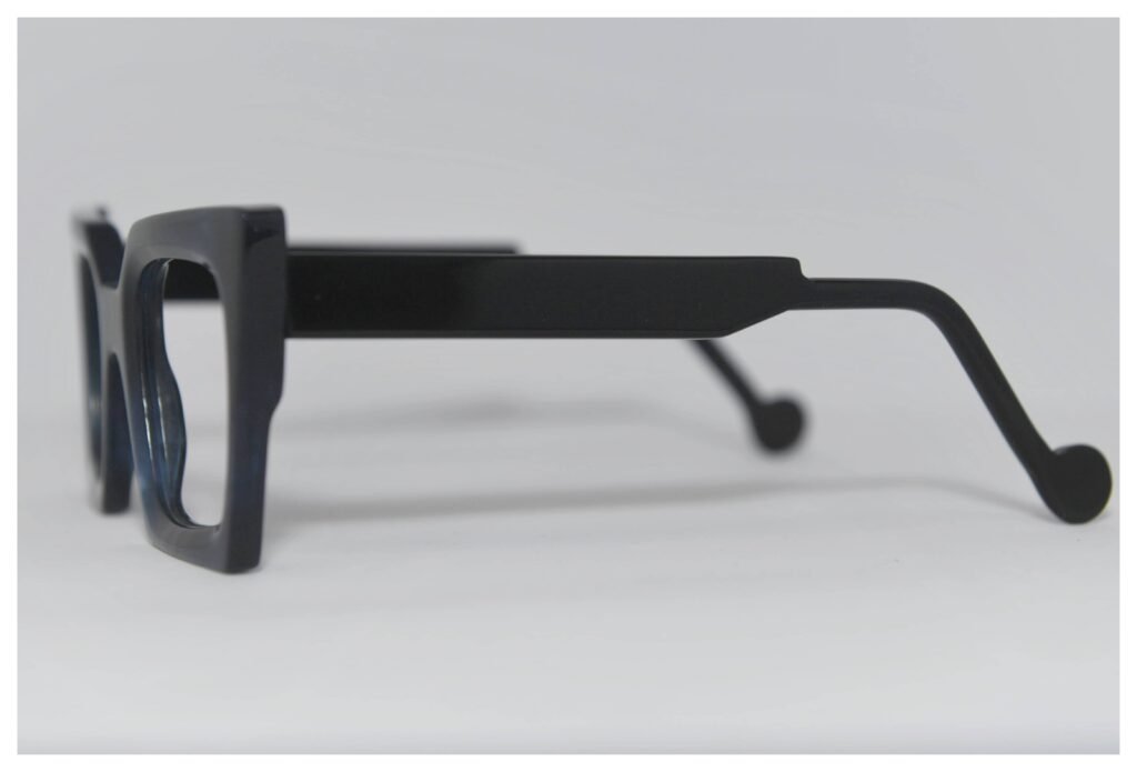 Monture artisanale Agathe 2 bleu profond translucide